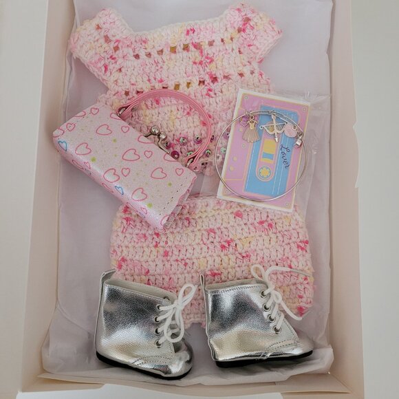 Taylor Swift Inspired New Gift Outfit Package For Your "Swiftie" 18 Inch Doll - Picture 4 of 5